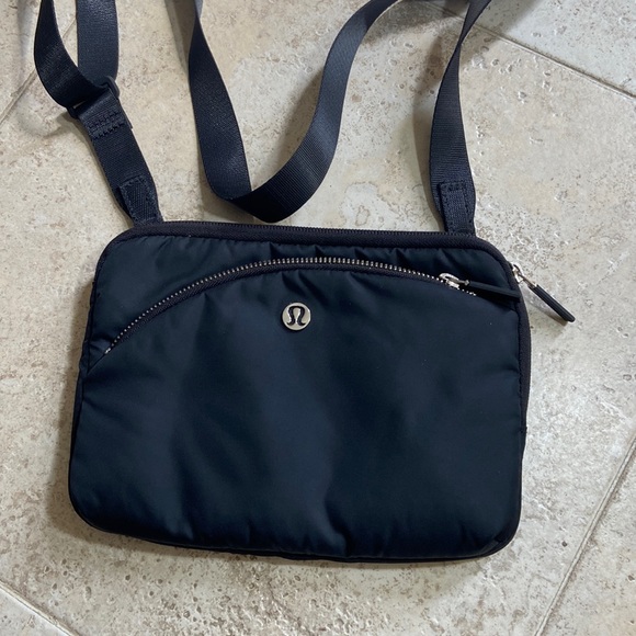 lululemon athletica Bags Lululemon Curved Lines Crossbody Bag